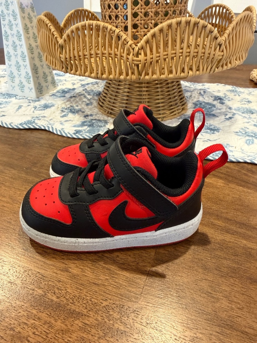 Nike Kids/Toddler Red and Black size 7 Sneakers